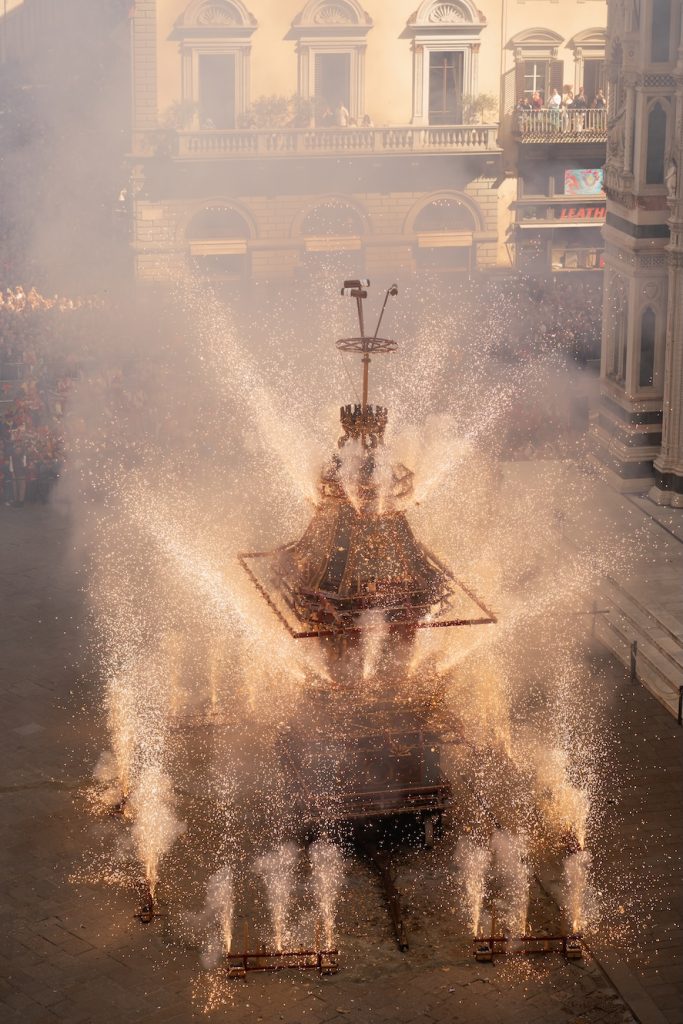 spettacolo pirotecnico sulla campana storica