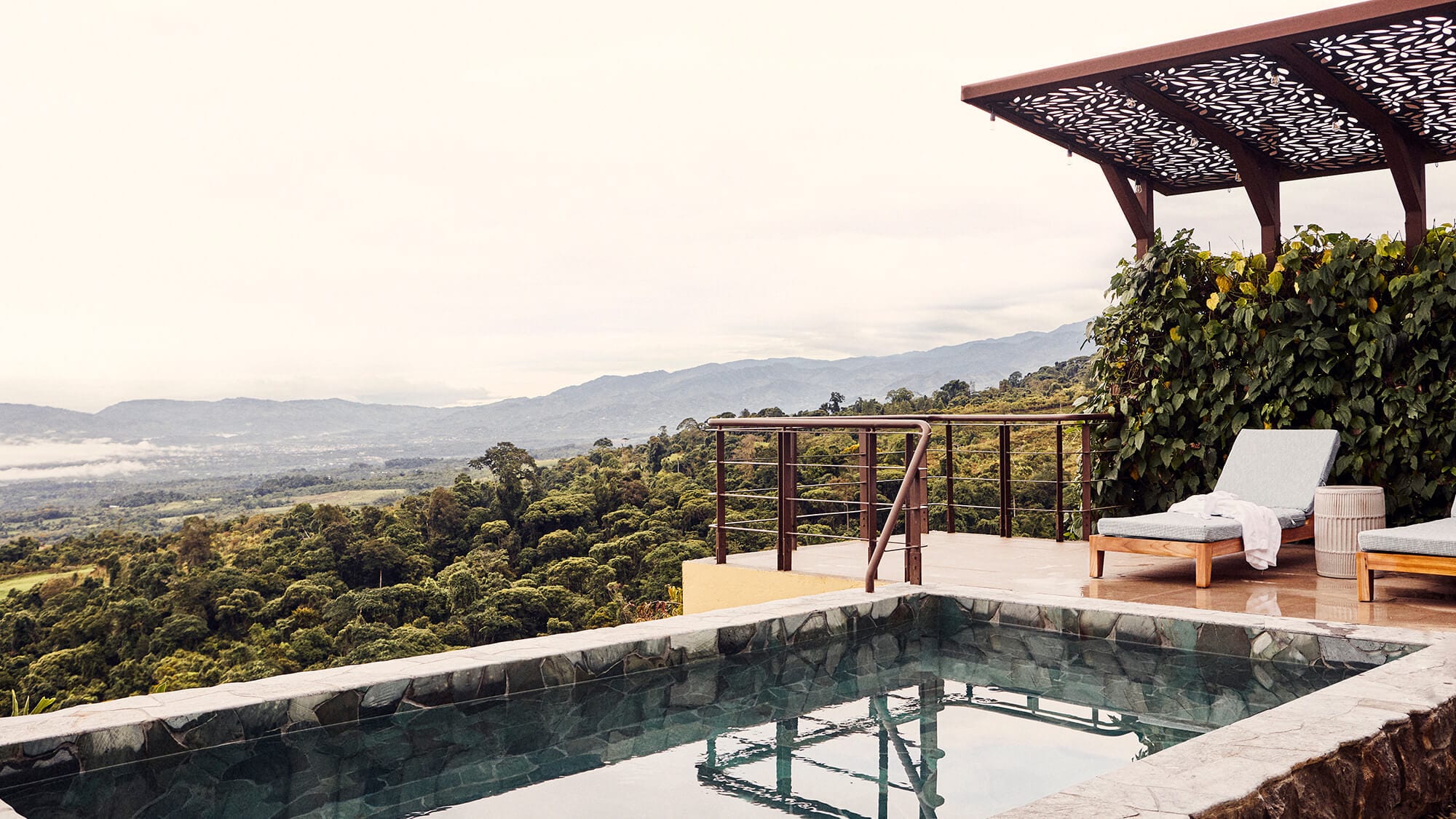 Rooms & Suites Gallery - Hacienda Altagracia Resort In Costa Rica