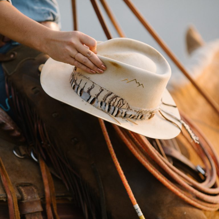 JW Custom Hat Fitting Contact Goldener Hirsch