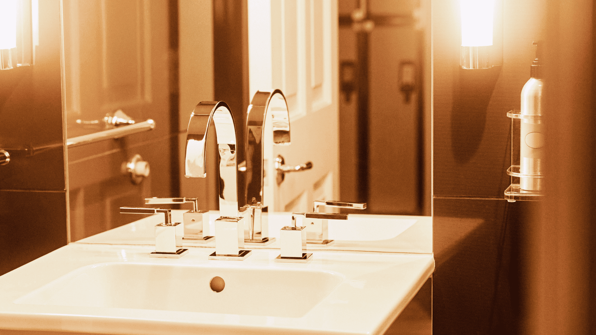 Hotel Jerome Bathroom