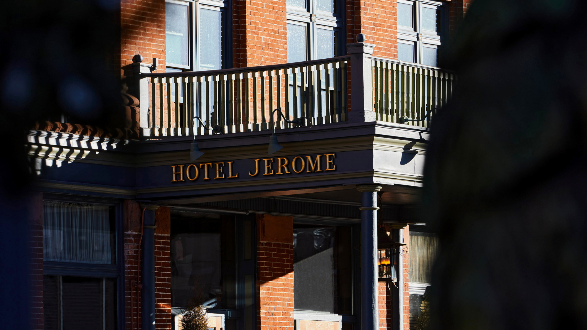 View Photos Of Hotel Jerome Aspen Colorado Luxury Resort Auberge   Hj Gal Resort Sign Exterior Land 