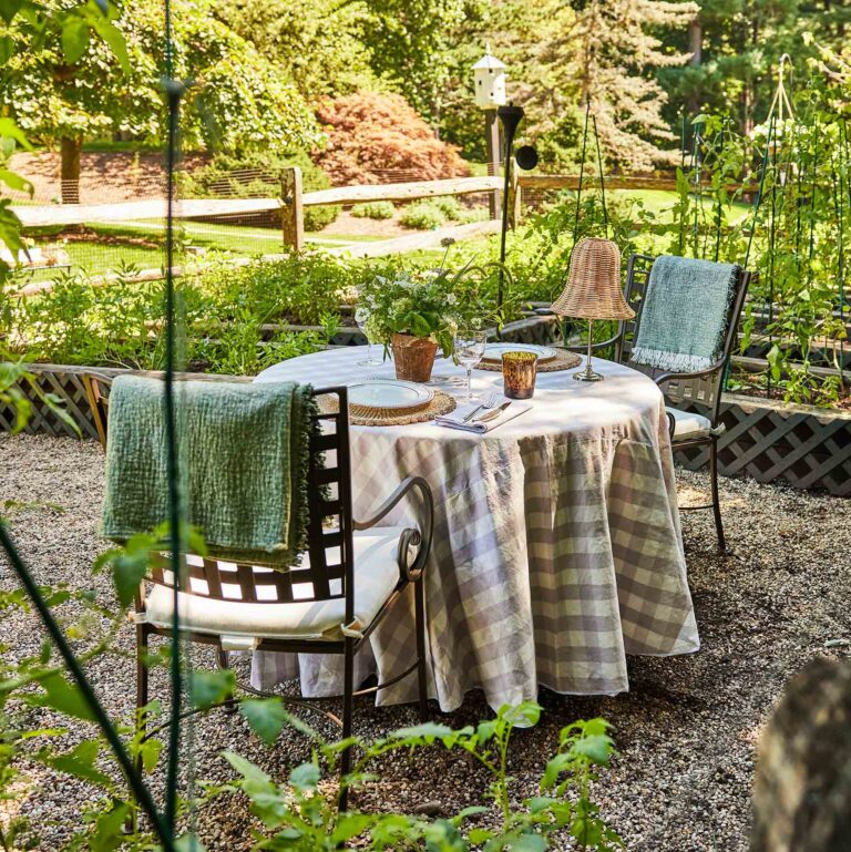 Dine in area outside