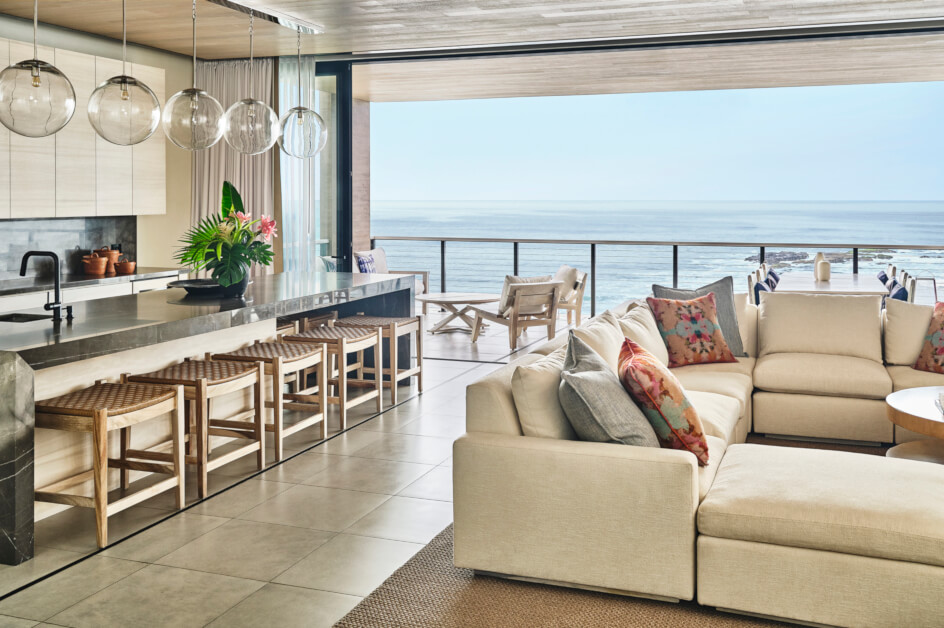 Three Bedroom Oceanfront Cliffside Residence with Hot Tub
