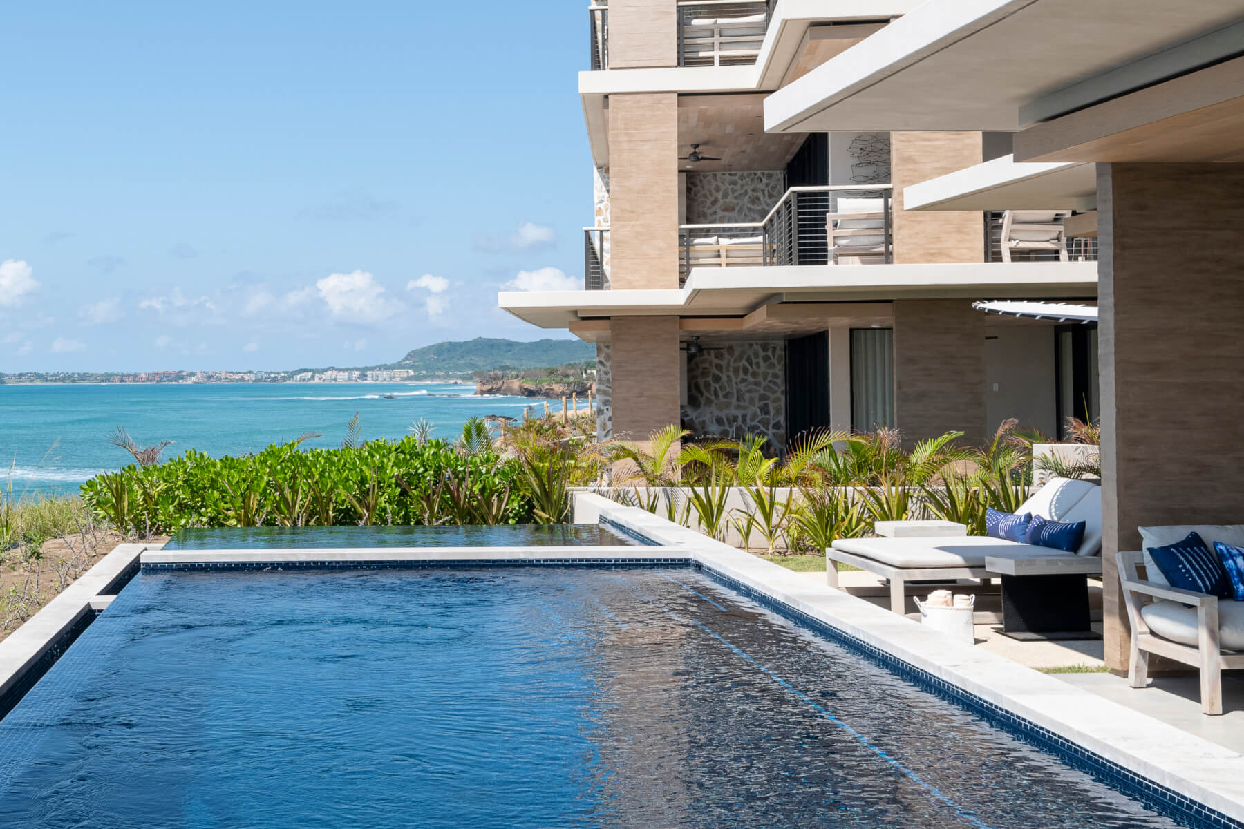Two Bedroom Oceanfront Cliffside Residence with Pool - Susurros del Corazón