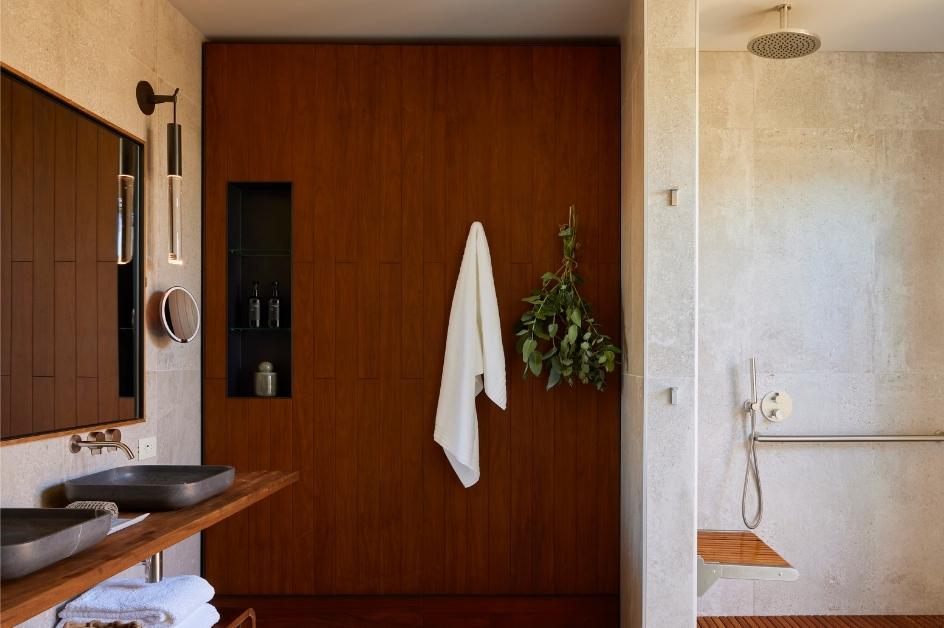 Acre Two Double Room Mobility/Hearing Accessible w/ 3x3 Shower Stanly